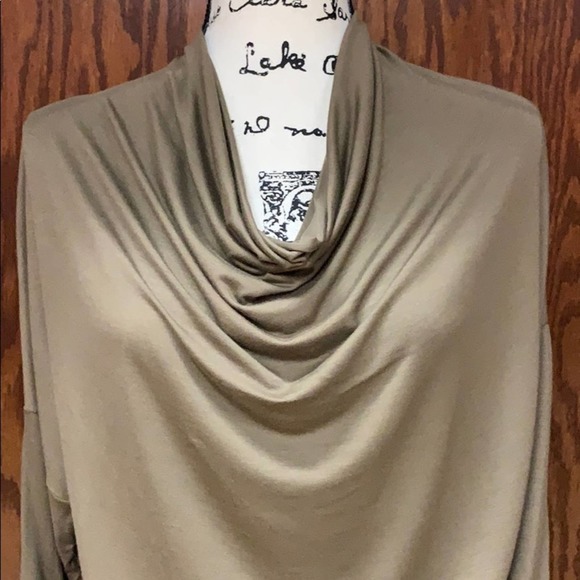 Azules Gathered V Neck Blouse - Picture 2 of 6